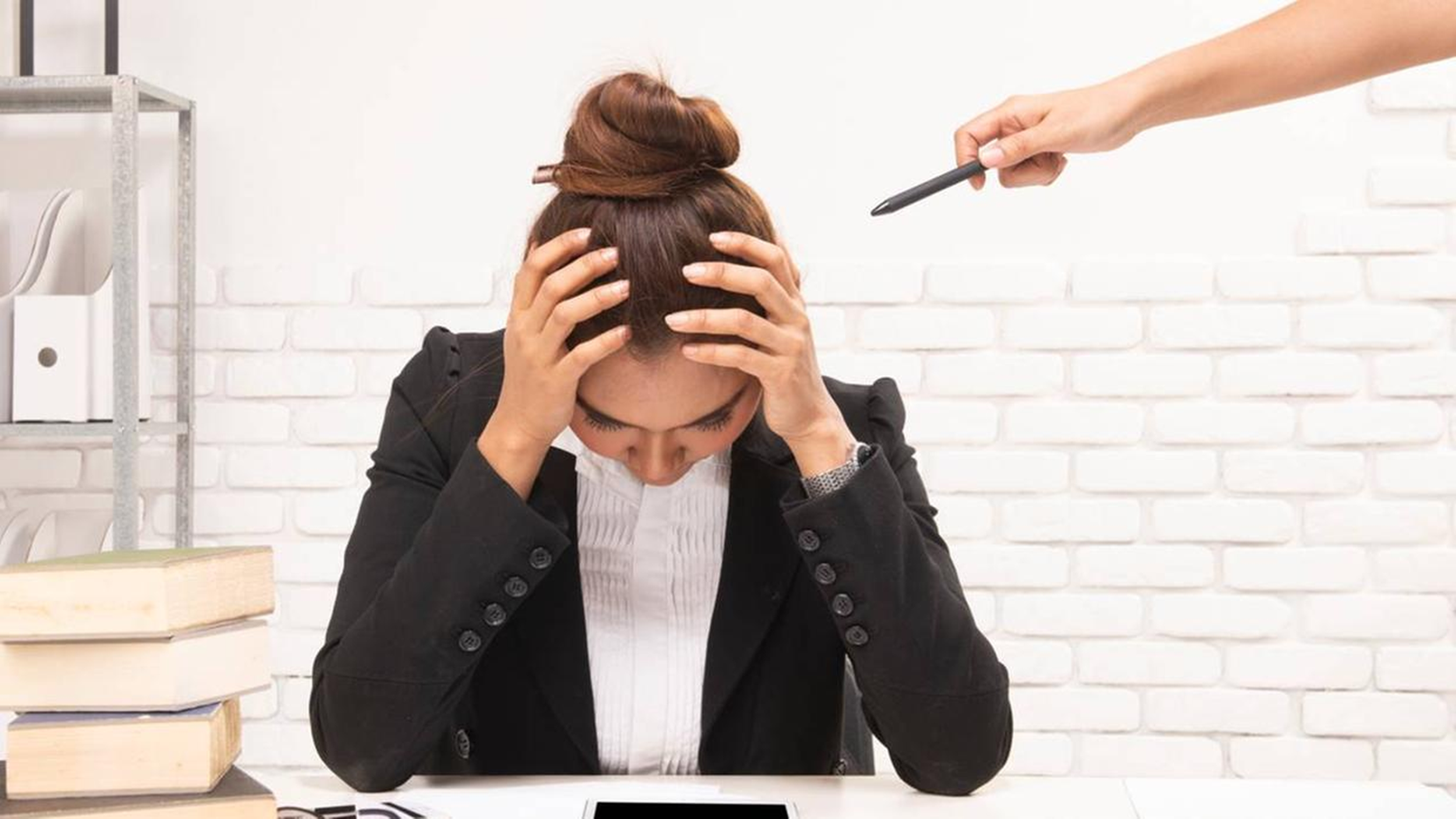 Funcionária assediada no trabalho.